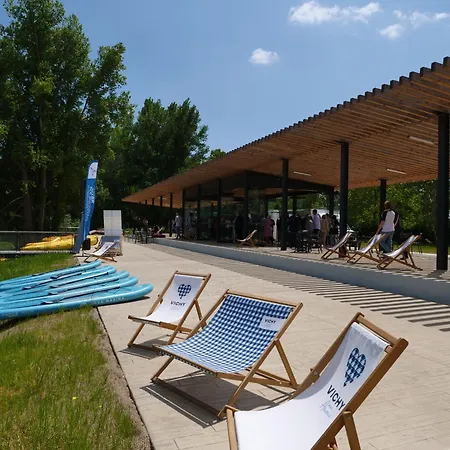 Campsite Tente Pour 5 Personnes En Bordure De La Riviere Allier Au Sein D'un Petit *