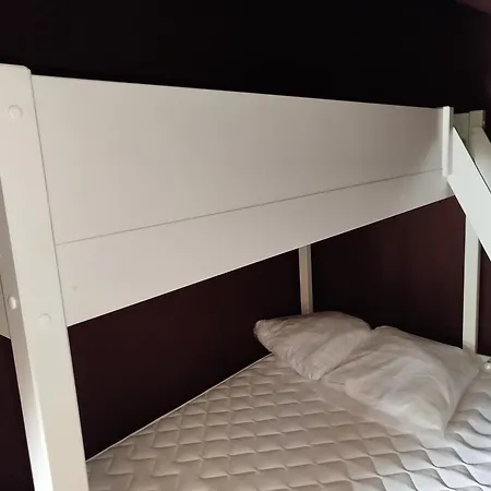 Tente Pour 5 Personnes En Bordure De La Riviere Allier Au Sein D'un Petit *