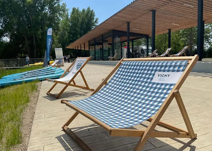 Tente Pour 5 Personnes En Bordure De La Riviere Allier Au Sein D'un Petit Saint-Yorre