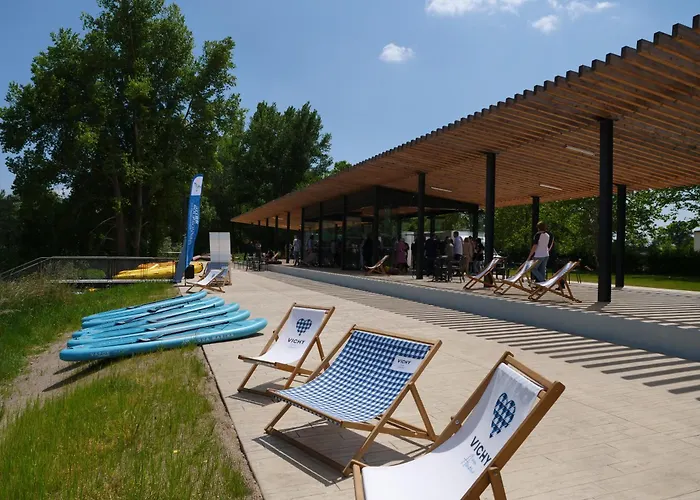 Campsite Tente Pour 5 Personnes En Bordure De La Riviere Allier Au Sein D'un Petit *